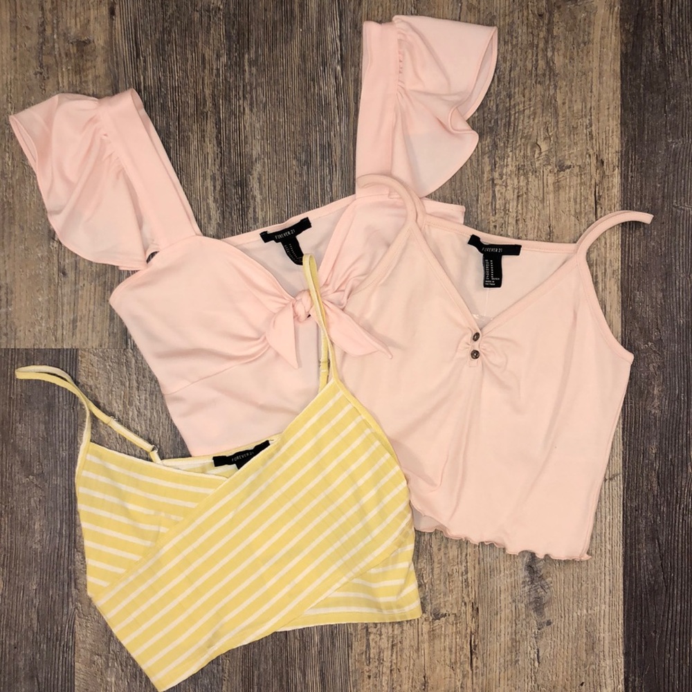 NWT bundle of THREE Forever 21 crop tops✨